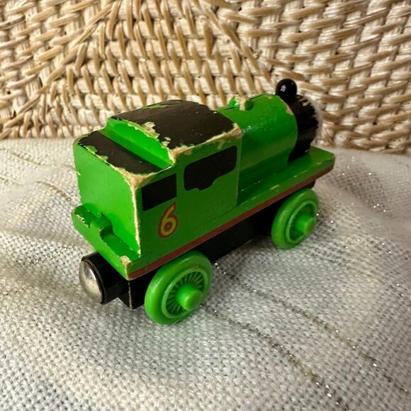 Thomas and Friends Percy Wooden Railway - Picture 4 of 7